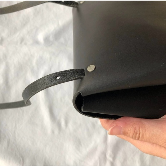 ✨COS✨Small Leather Crossbody Bag - Picture 3 of 7